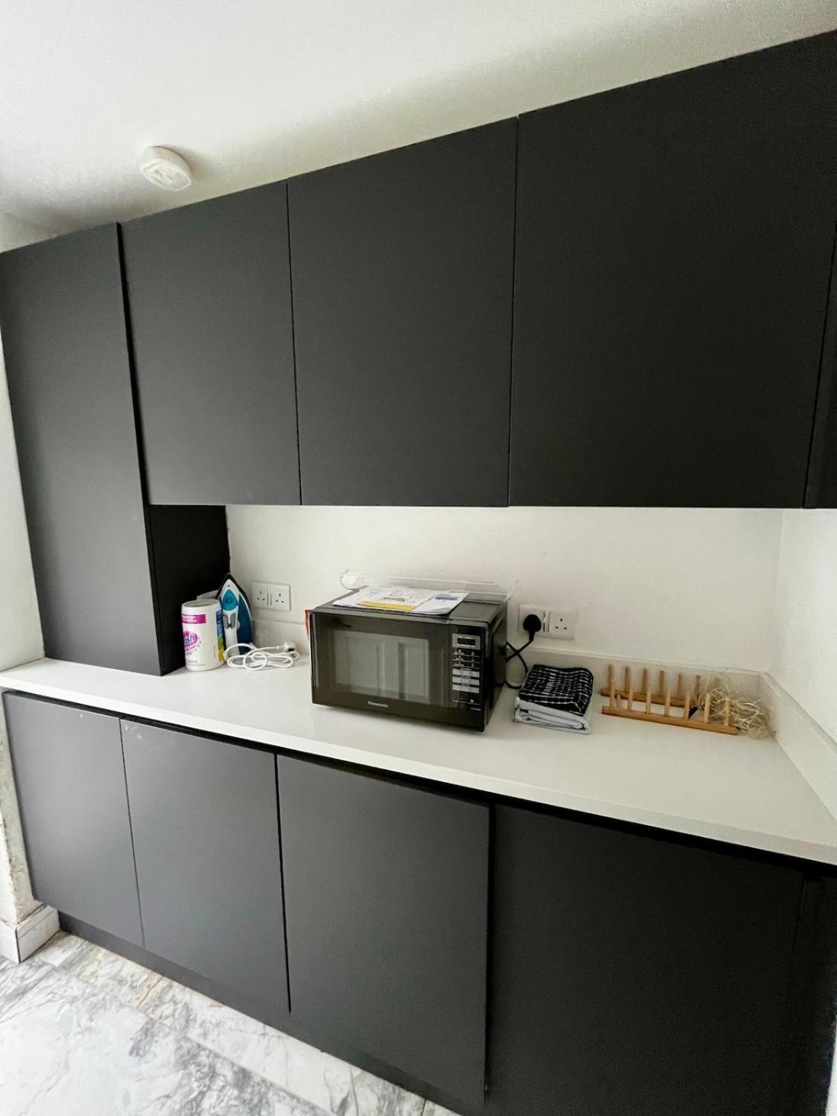 The 3-bed Luxe Sanctuary - Free Parking & Office Holiday home Manchester