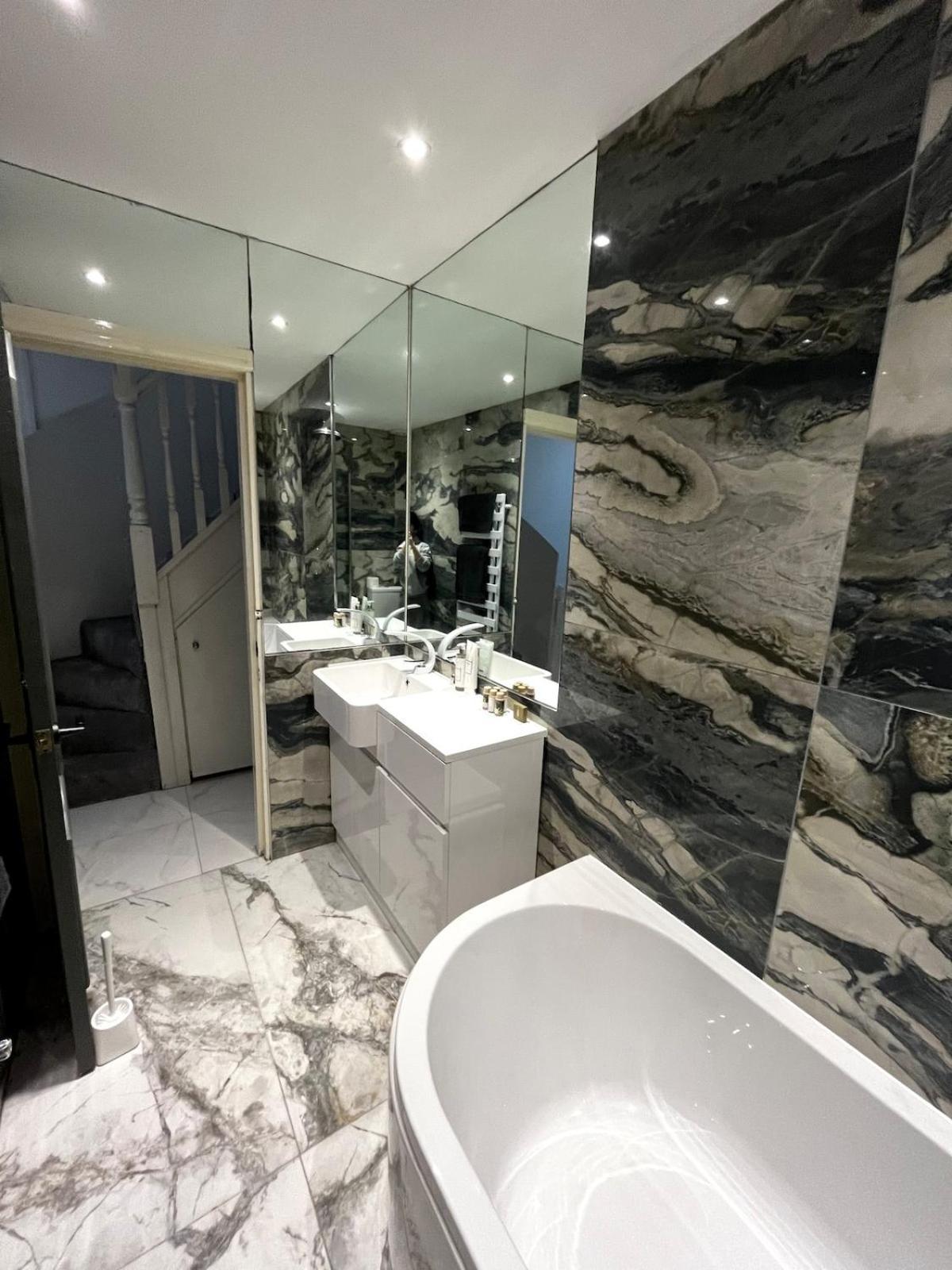 The 3-bed Luxe Sanctuary - Free Parking & Office