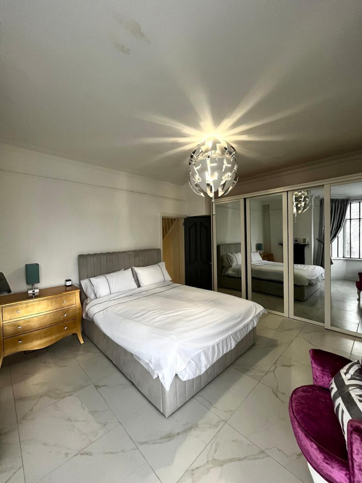 Holiday home The 3-bed Luxe Sanctuary - Free Parking & Office Manchester