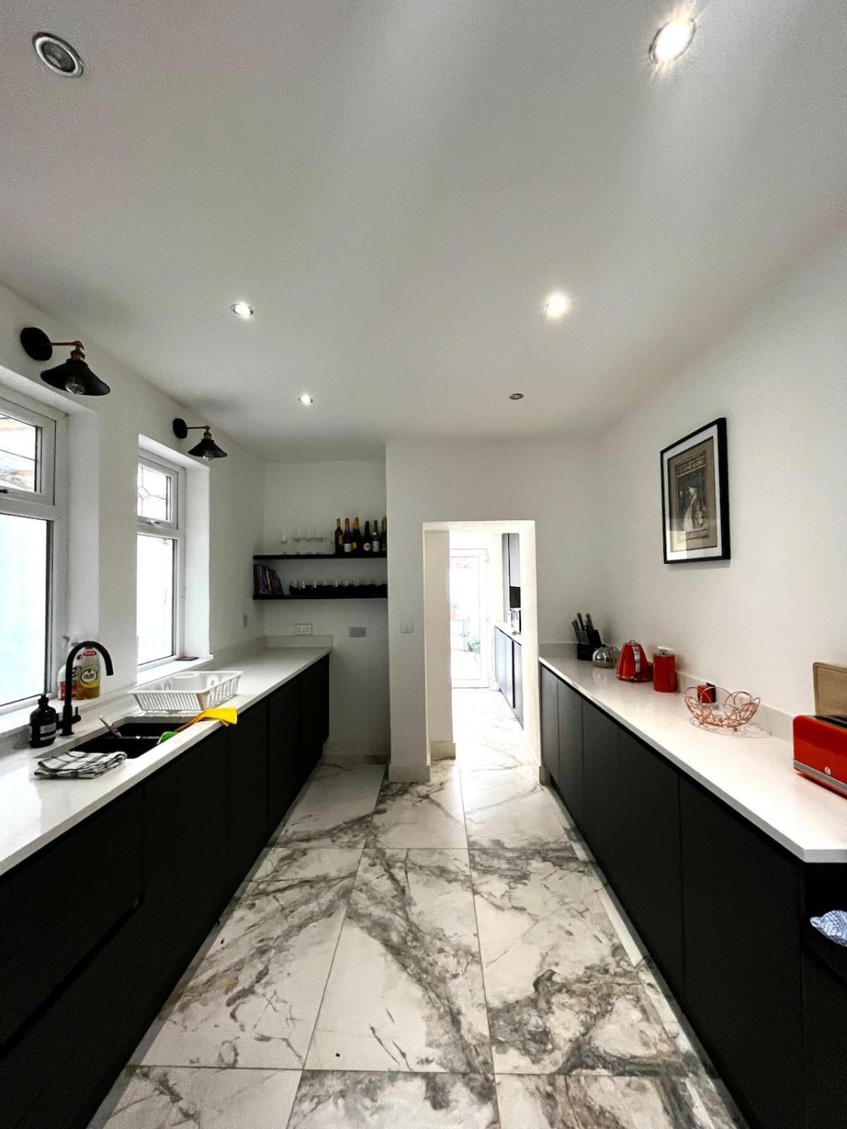 The 3-bed Luxe Sanctuary - Free Parking & Office Manchester
