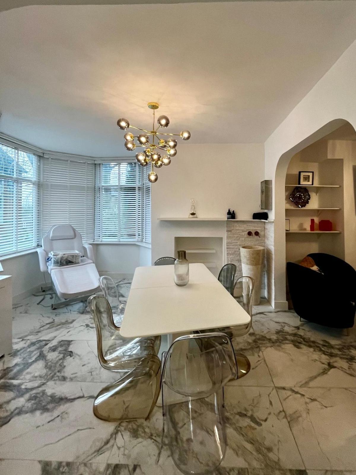 The 3-bed Luxe Sanctuary - Free Parking & Office