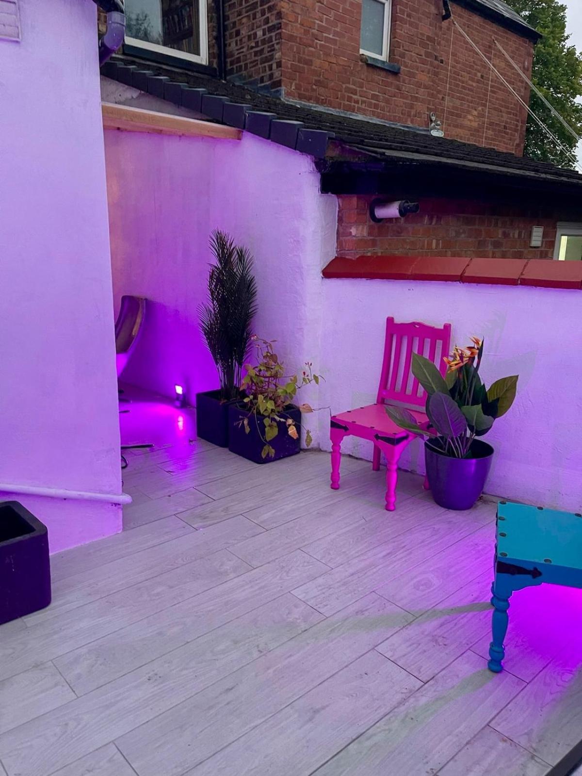 The 3-bed Luxe Sanctuary - Free Parking & Office Holiday home Manchester