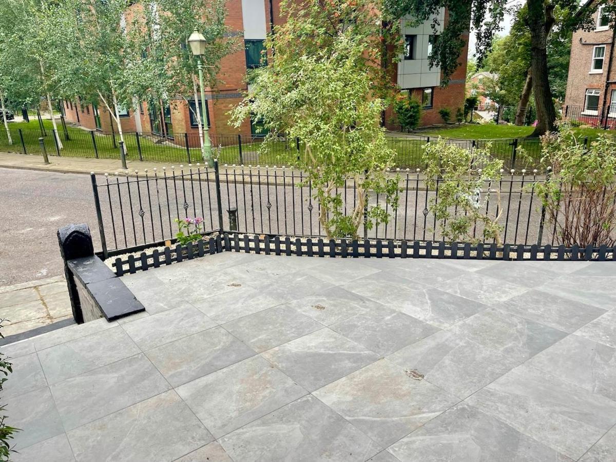 The 3-bed Luxe Sanctuary - Free Parking & Office Manchester
