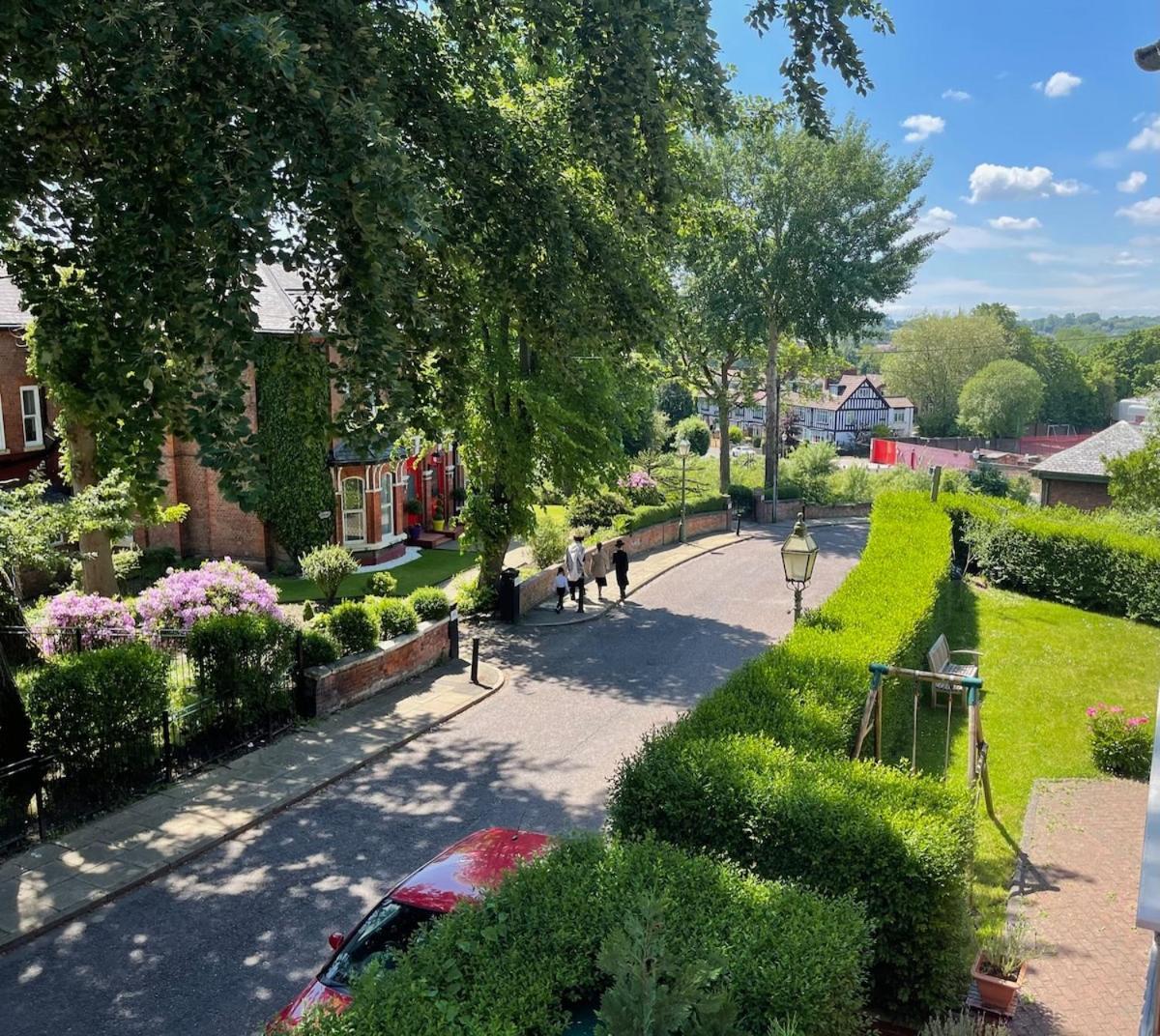 Holiday home The 3-bed Luxe Sanctuary - Free Parking & Office *