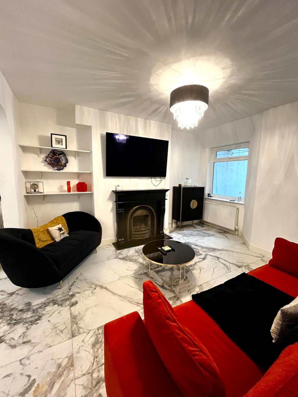 Holiday home The 3-bed Luxe Sanctuary - Free Parking & Office Manchester
