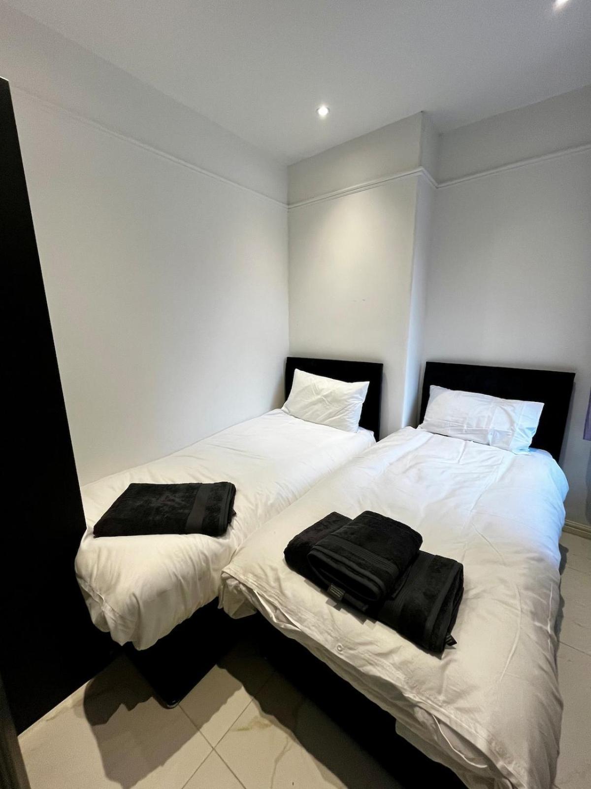 The 3-bed Luxe Sanctuary - Free Parking & Office * Manchester