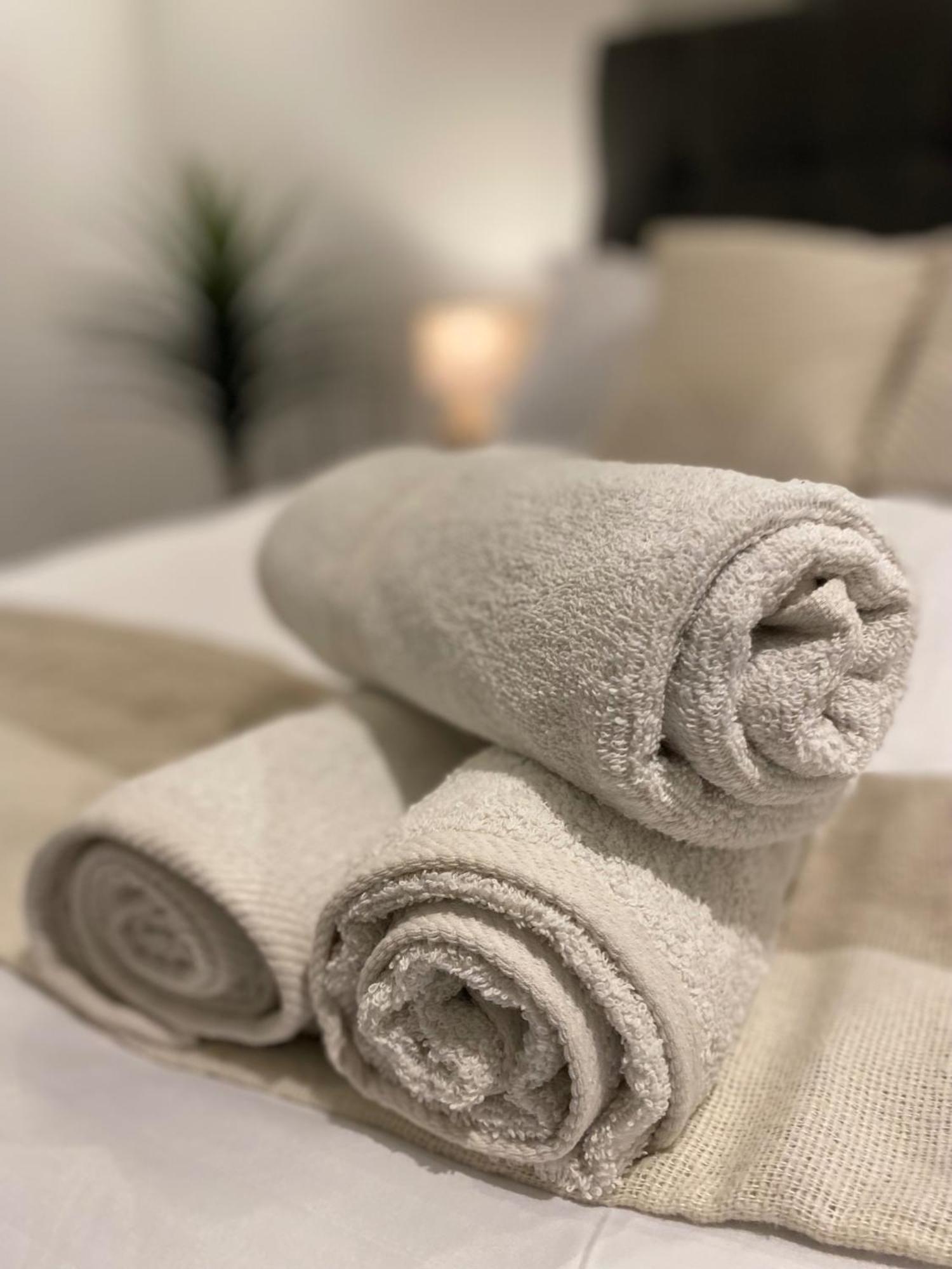Terrace Retreat-cinema & Free Parking Apartment *