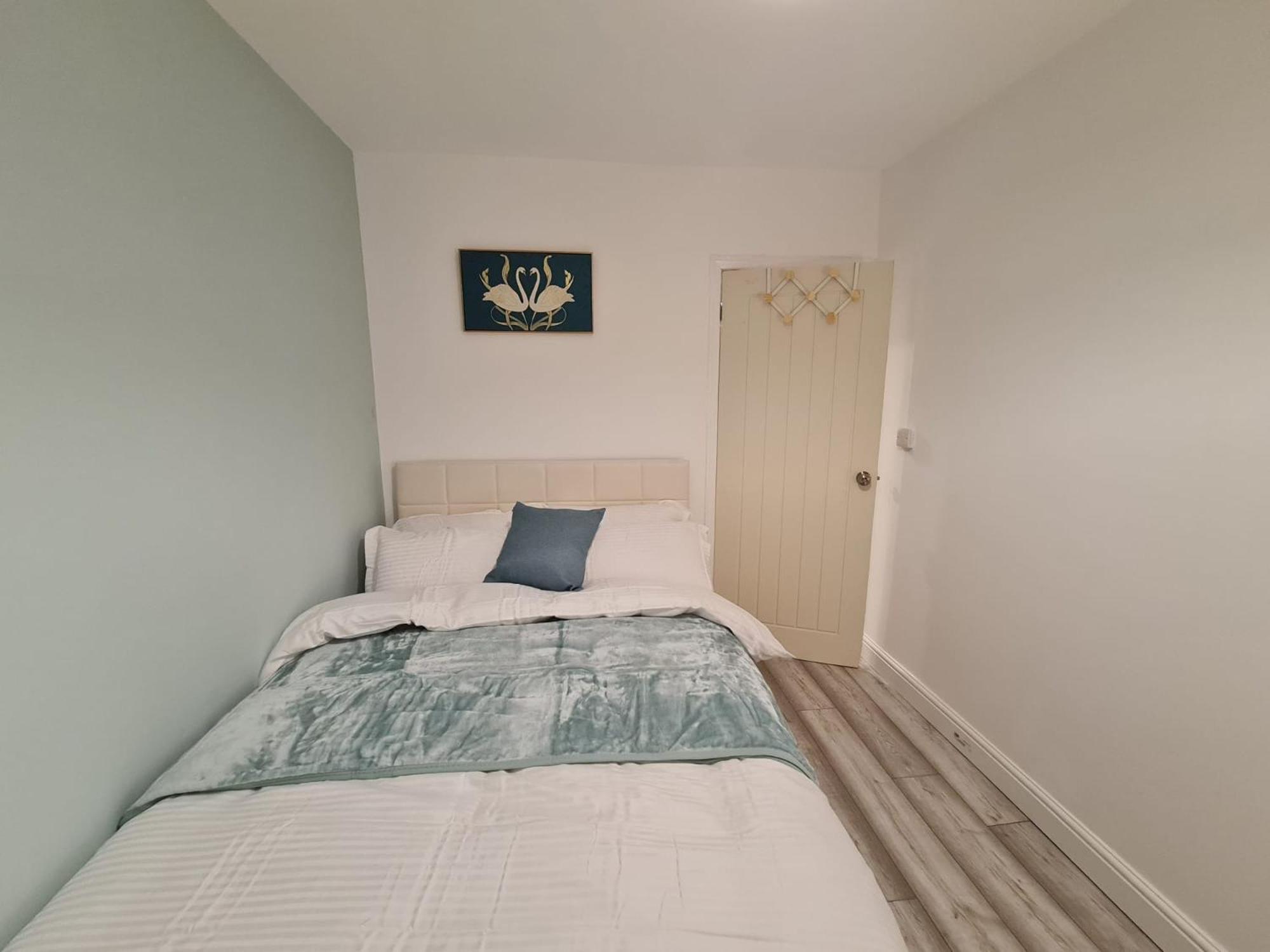 Cozy With Amenities Manchester
