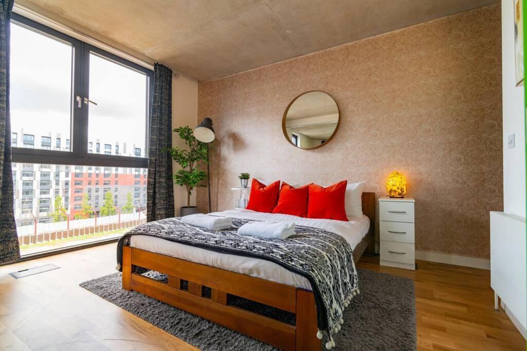 Superhost - Beautiful Canal Facing Apartment Manchester