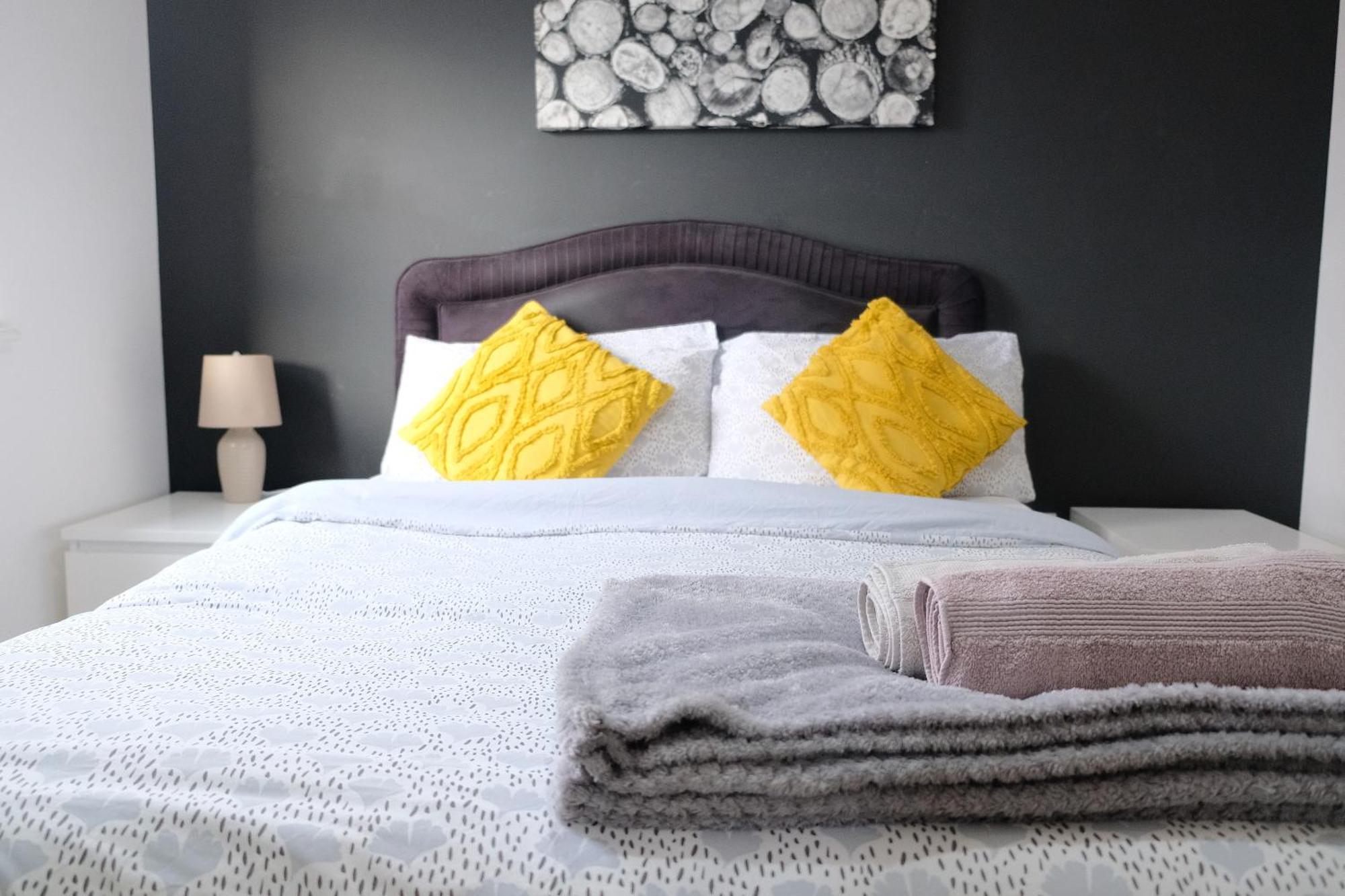 Lord Street With Free Parking & Wifi- Salford Uni, Victoria Station, Ao Arena Apartment *