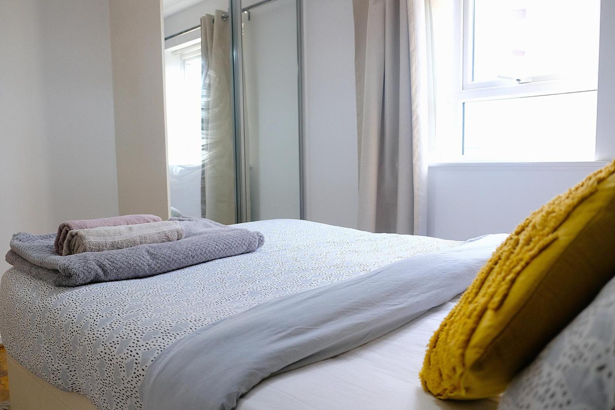 Lord Street With Free Parking & Wifi- Salford Uni, Victoria Station, Ao Arena Manchester