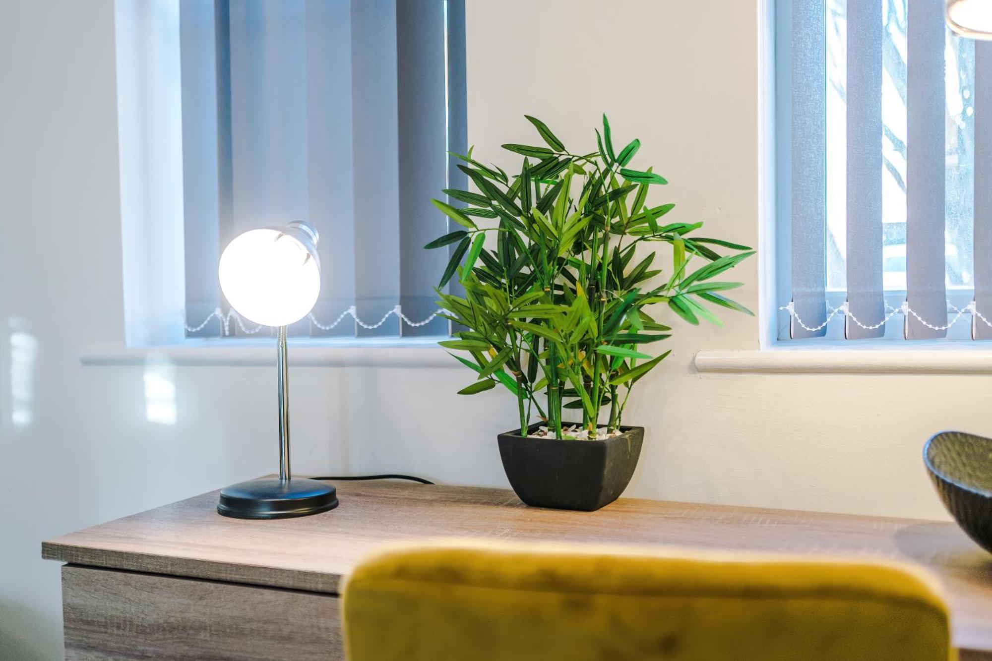 New!- 4 Bed 3 Bath House In By Greenstay Serviced - Free Parking - Fast 250 Mbps Wi-fi - Ideal For Business, Families & Groups - Close To Centre, Airport, Etihad Stadium Holiday home