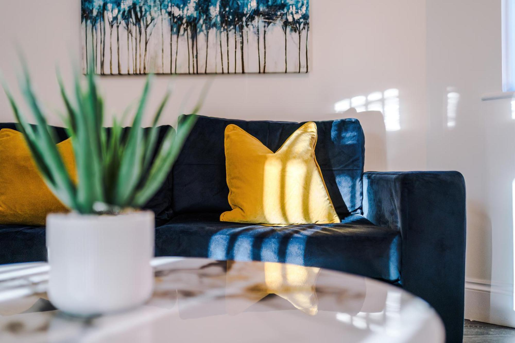 Holiday home New!- 4 Bed 3 Bath House In By Greenstay Serviced - Free Parking - Fast 250 Mbps Wi-fi - Ideal For Business, Families & Groups - Close To Centre, Airport, Etihad Stadium *