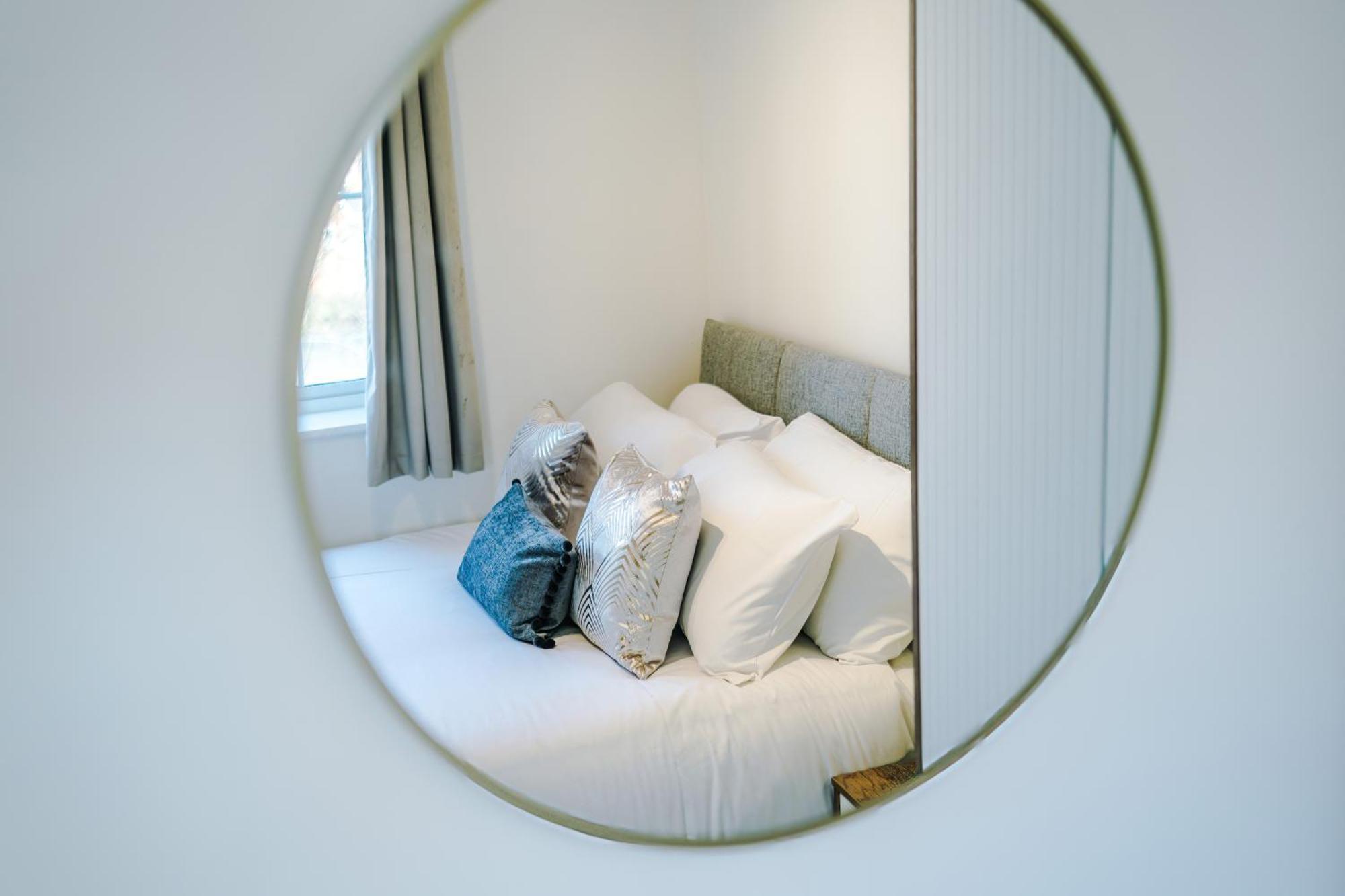 New!- 4 Bed 3 Bath House In By Greenstay Serviced - Free Parking - Fast 250 Mbps Wi-fi - Ideal For Business, Families & Groups - Close To Centre, Airport, Etihad Stadium Holiday home *
