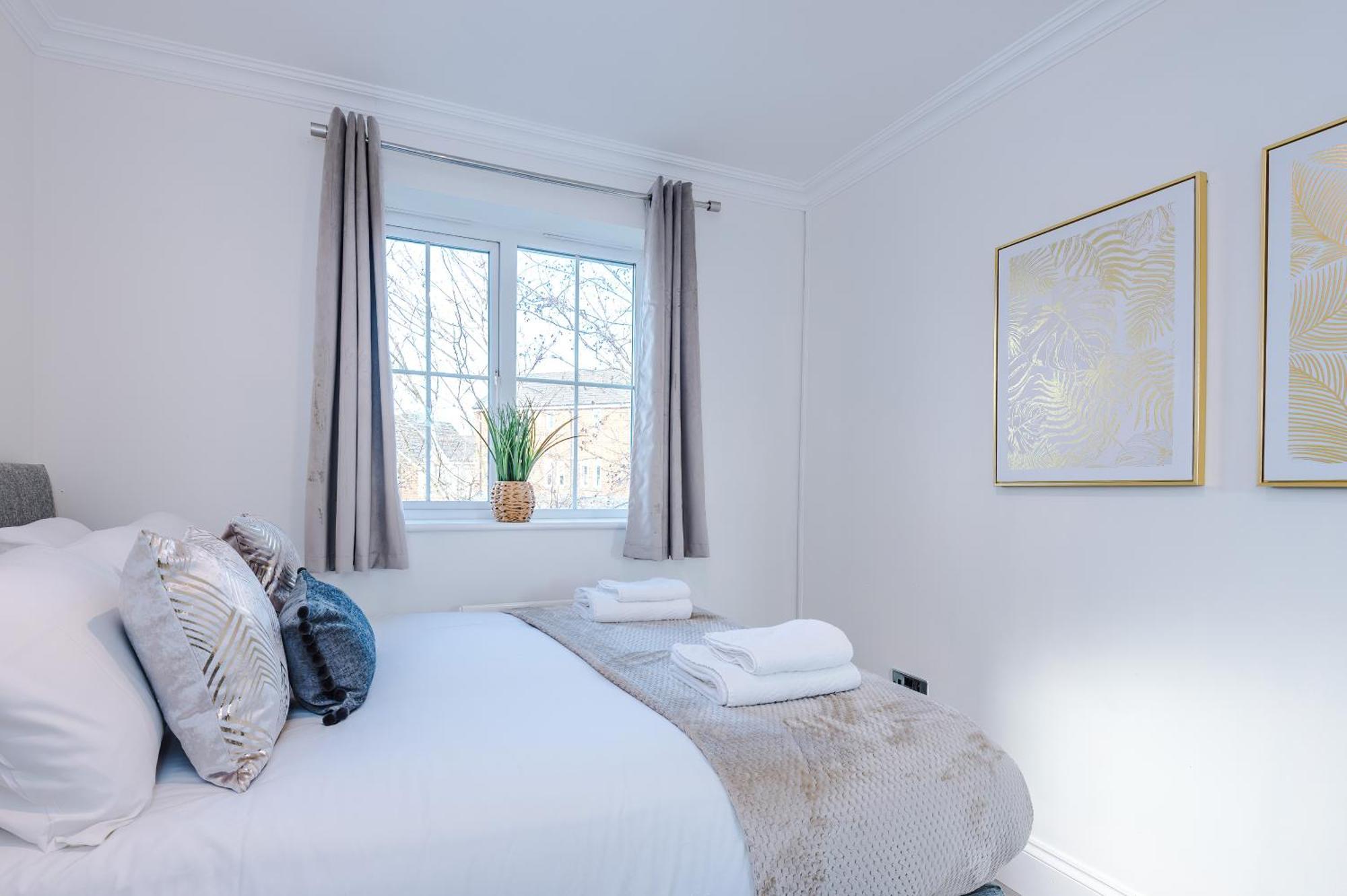 Holiday home New!- 4 Bed 3 Bath House In By Greenstay Serviced - Free Parking - Fast 250 Mbps Wi-fi - Ideal For Business, Families & Groups - Close To Centre, Airport, Etihad Stadium Manchester
