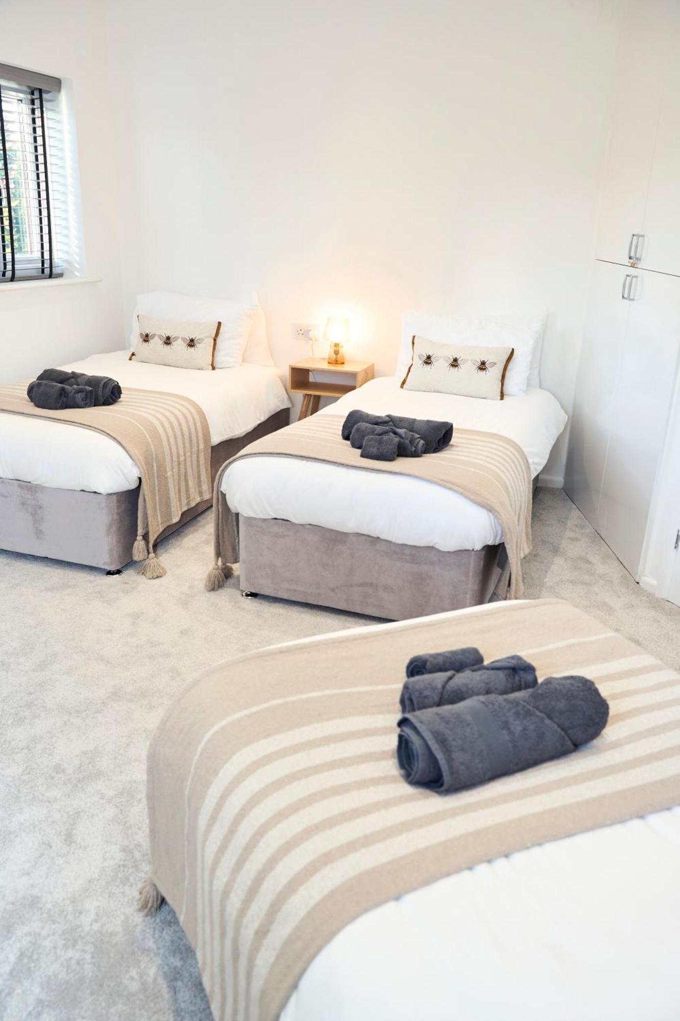 Spacious 2-bed Near Centre, Fast Wifi Holiday home Manchester