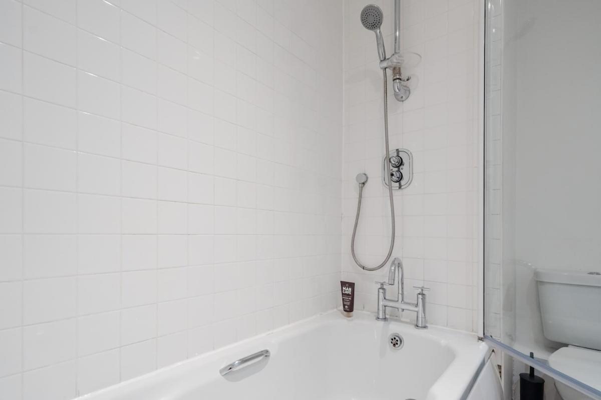 Luxury 2 Bed Centre Free Parking Apartment *