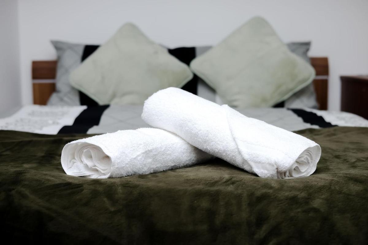Apartment Cozy Place In Salford, Sleeps 8, 4 Bedroom, 5 Beds Manchester