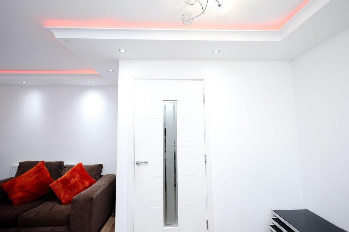 Cozy Place In Salford, Sleeps 8, 4 Bedroom, 5 Beds * Manchester