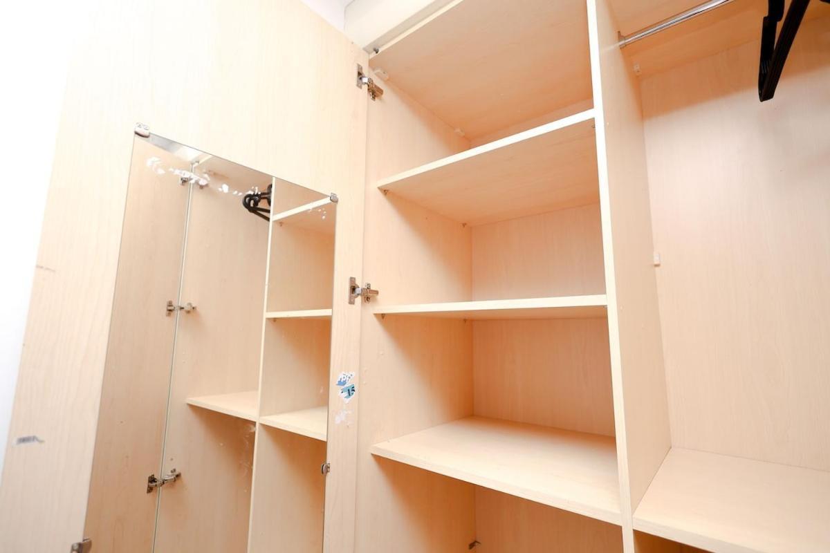 Apartment Cozy Place In Salford, Sleeps 8, 4 Bedroom, 5 Beds *