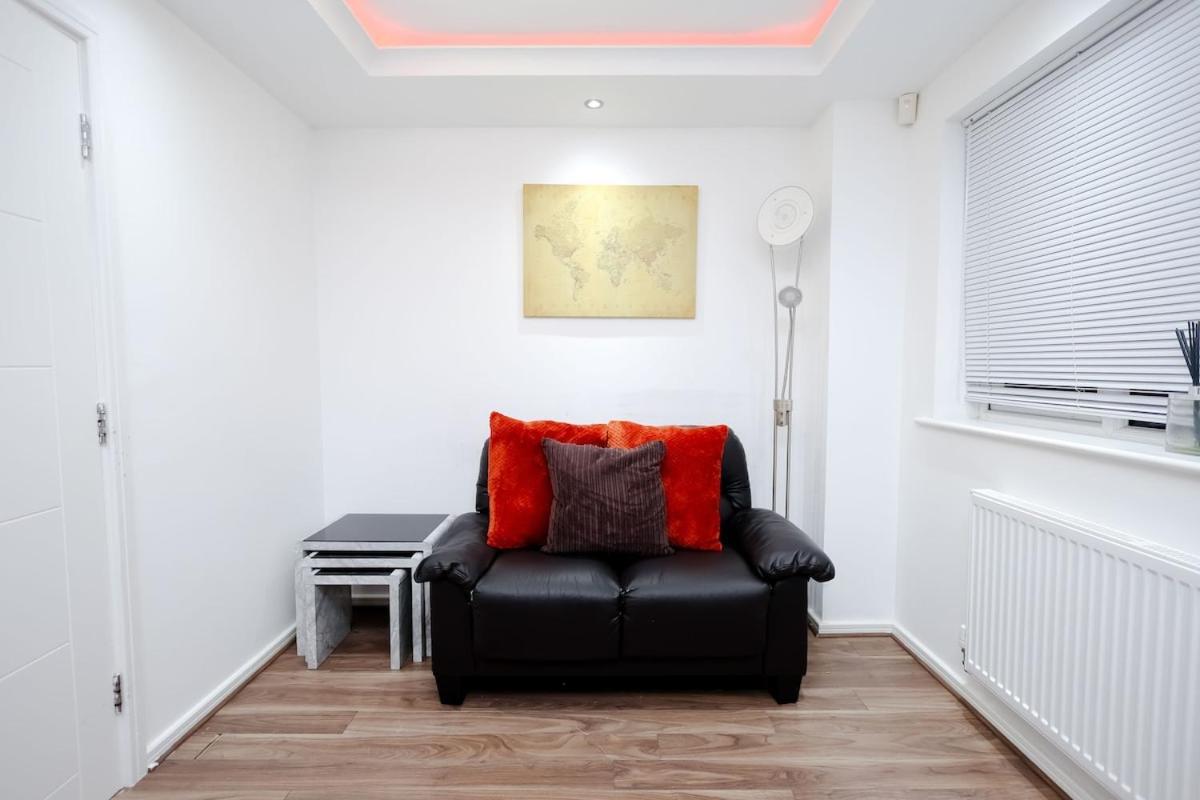 Cozy Place In Salford, Sleeps 8, 4 Bedroom, 5 Beds * Manchester