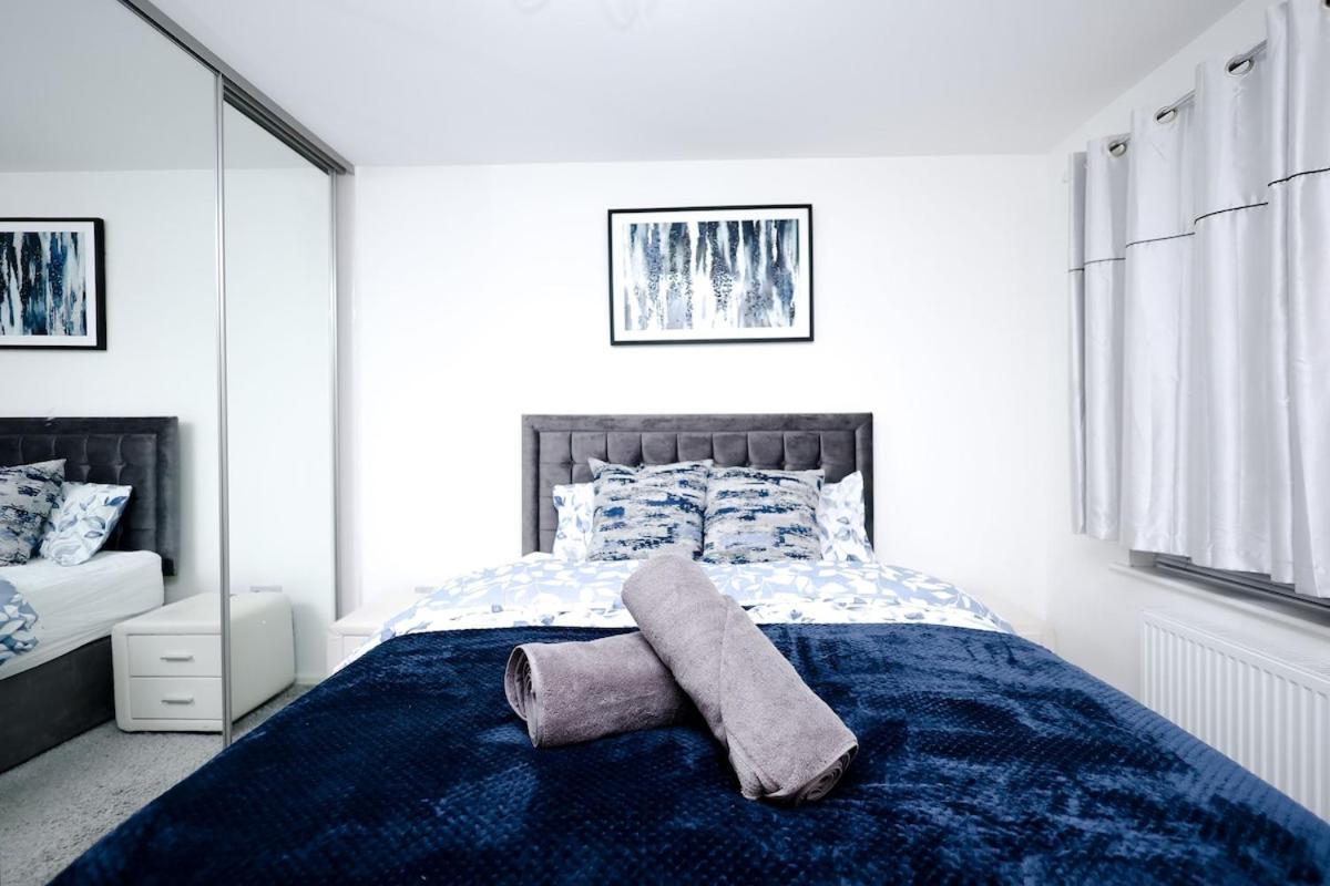 Cozy Place In Salford, Sleeps 8, 4 Bedroom, 5 Beds Manchester