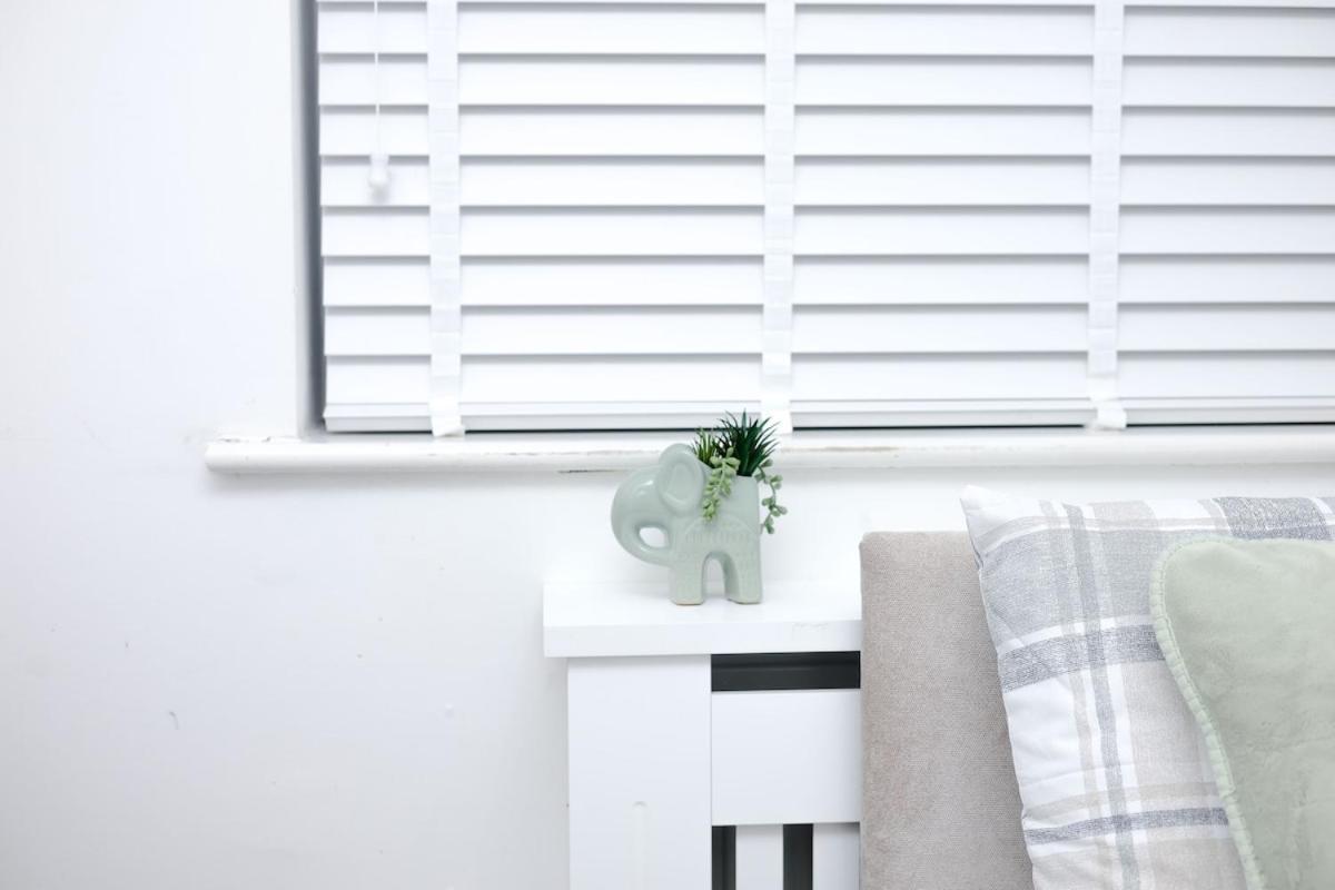 Cozy Place In Salford, Sleeps 8, 4 Bedroom, 5 Beds * Manchester