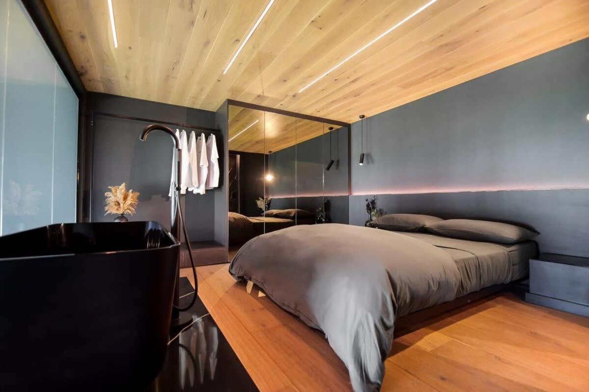 Noir By The Heim Residences Apartment *