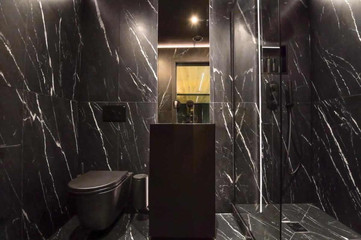 Apartment Noir By The Heim Residences