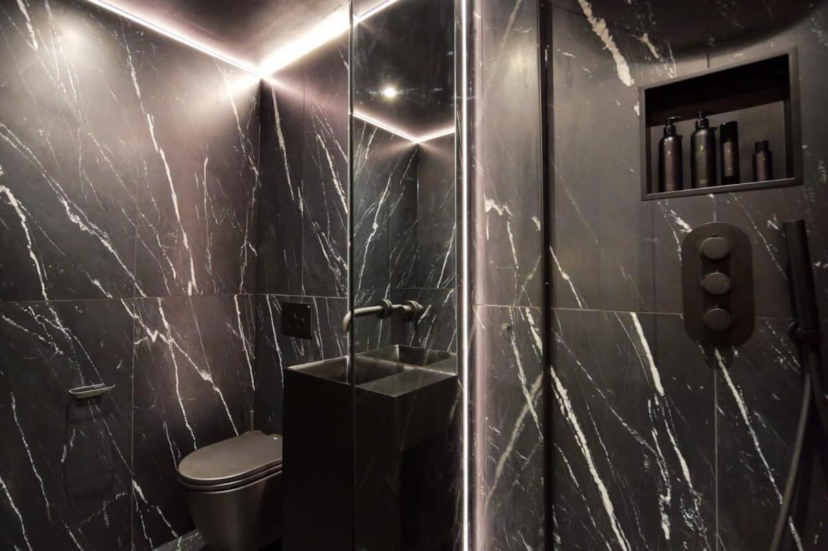 Apartment Noir By The Heim Residences Manchester
