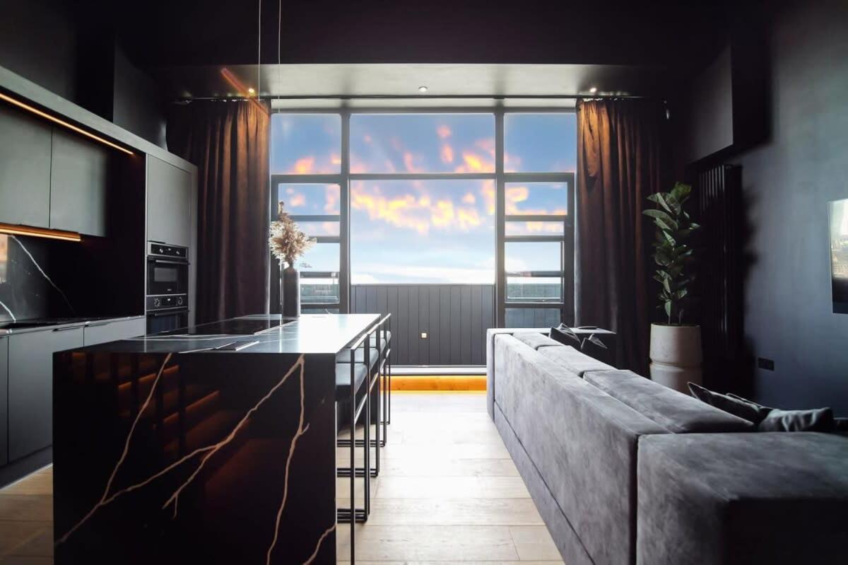 Apartment Noir By The Heim Residences