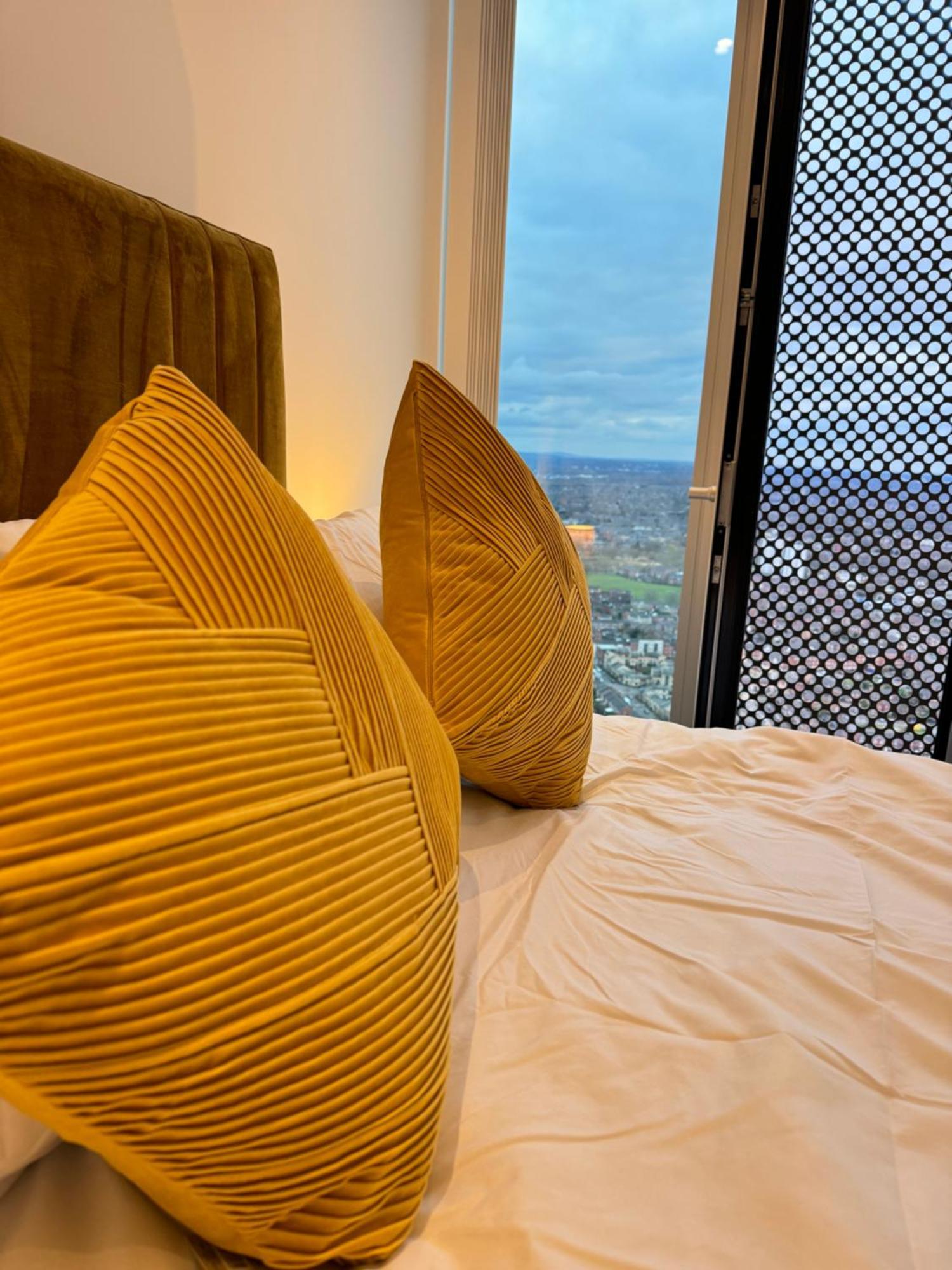 Apartment 3 Bedroom Penthouse In The City Centre Deansgate New Build High Floor Manchester