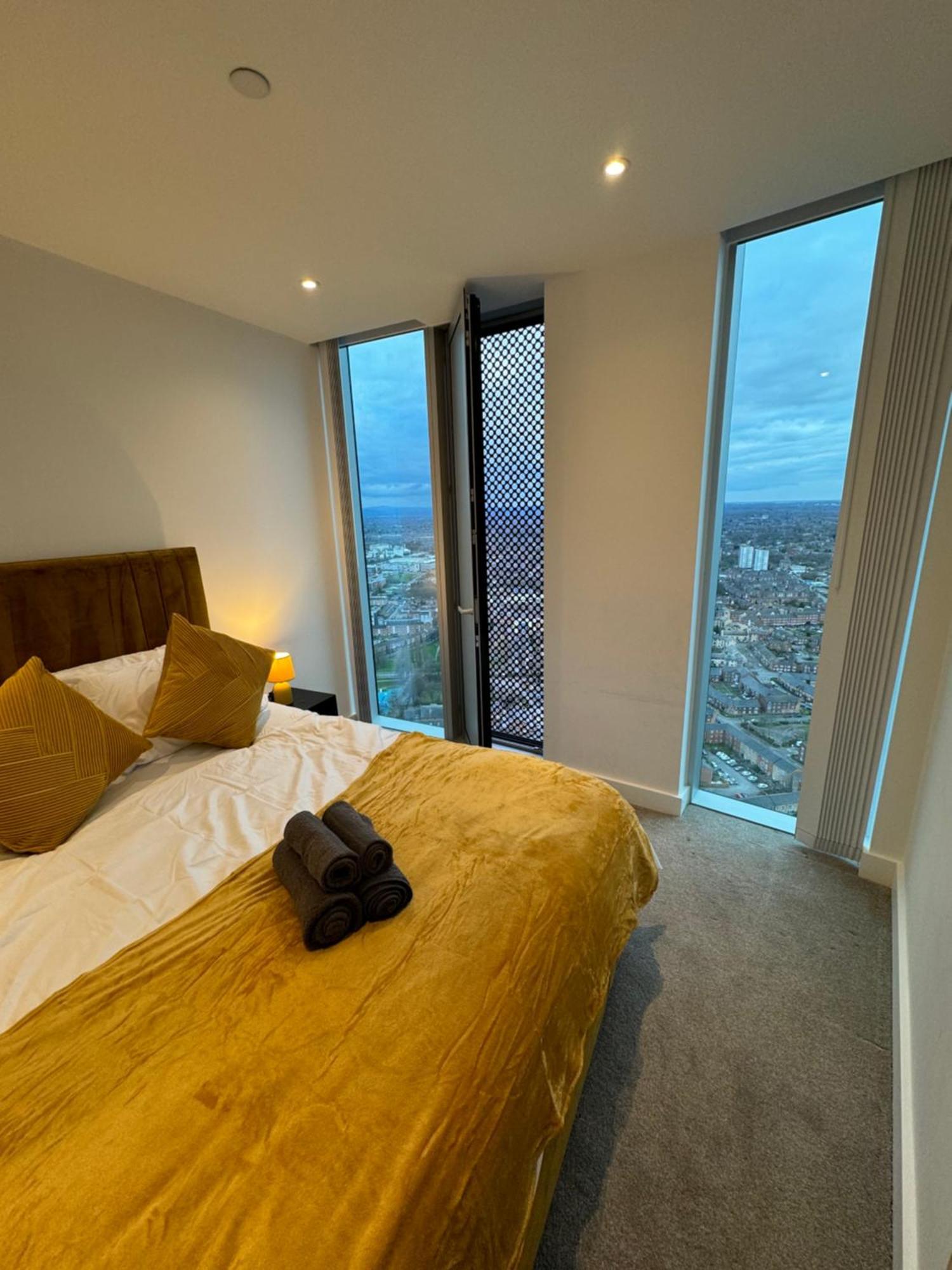 Apartment 3 Bedroom Penthouse In The City Centre Deansgate New Build High Floor