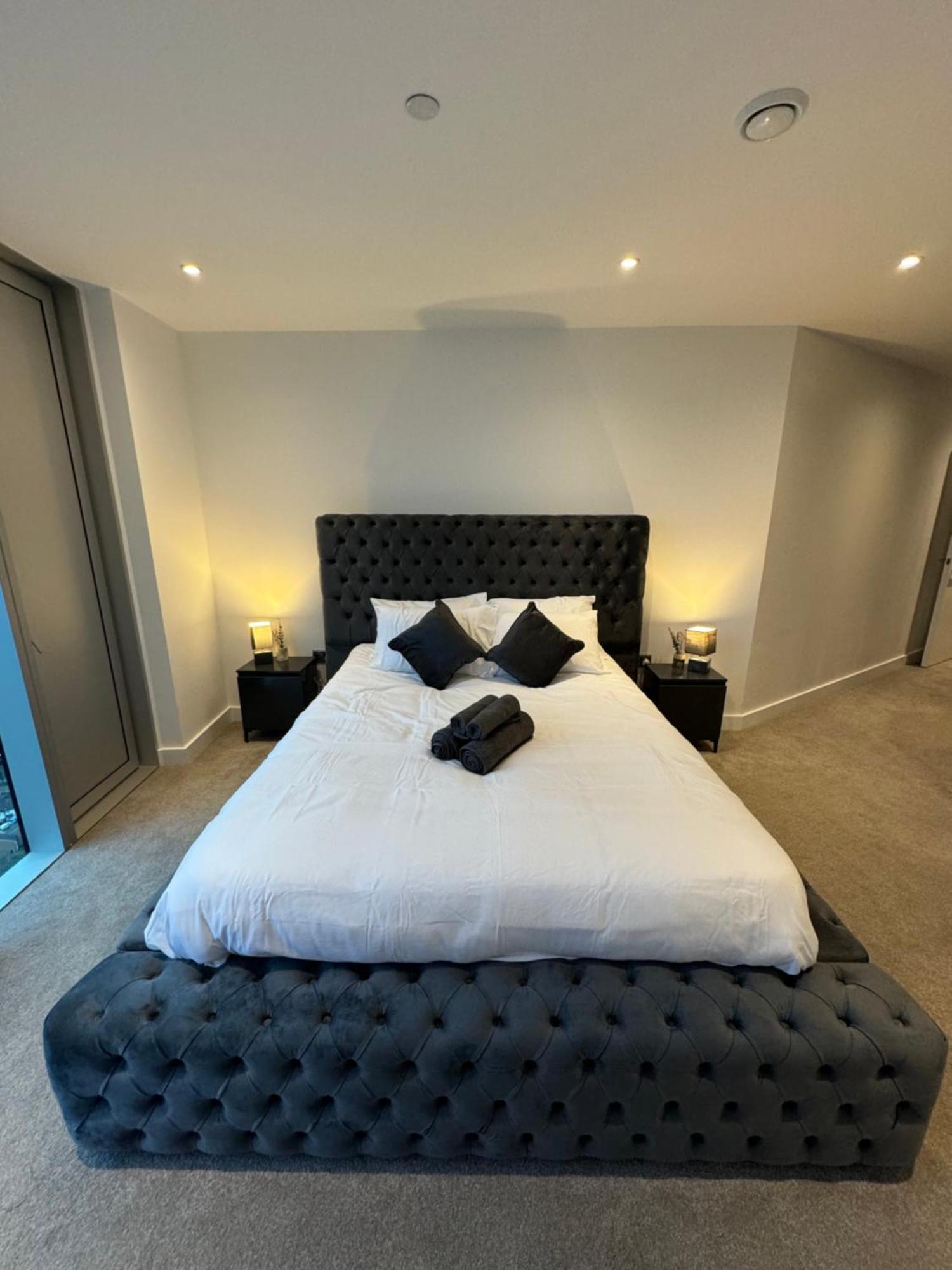3 Bedroom Penthouse In The City Centre Deansgate New Build High Floor Apartment Manchester