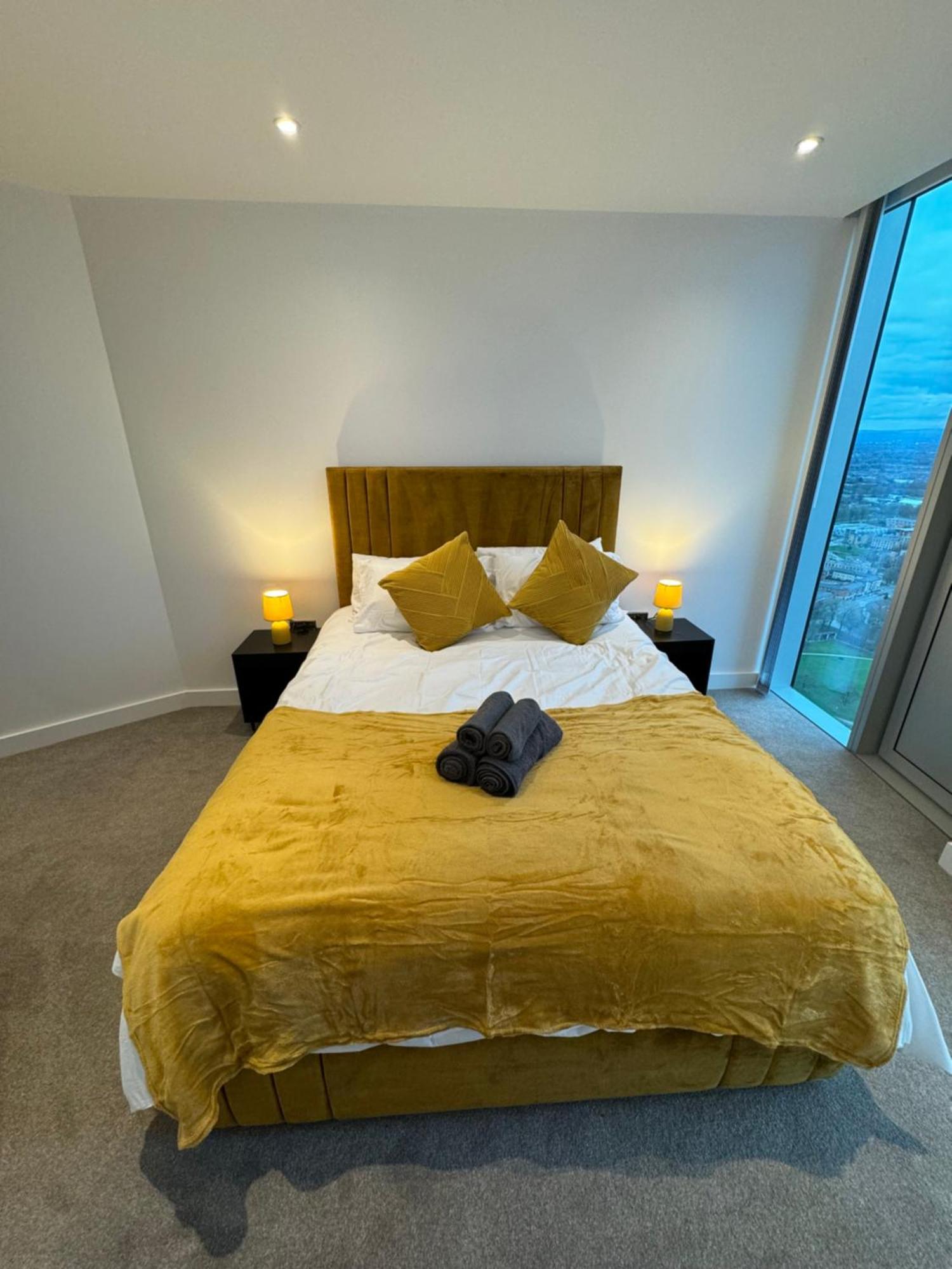3 Bedroom Penthouse In The City Centre Deansgate New Build High Floor *