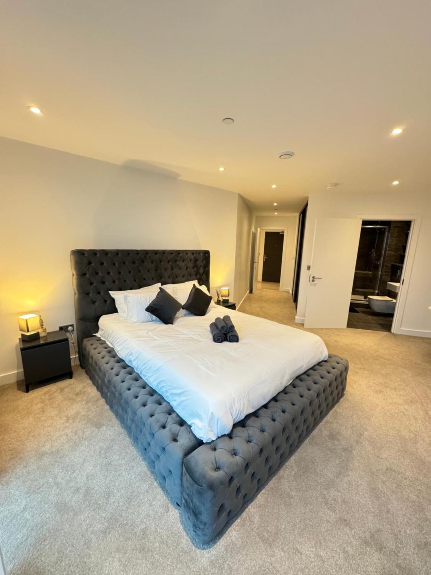 3 Bedroom Penthouse In The City Centre Deansgate New Build High Floor Manchester