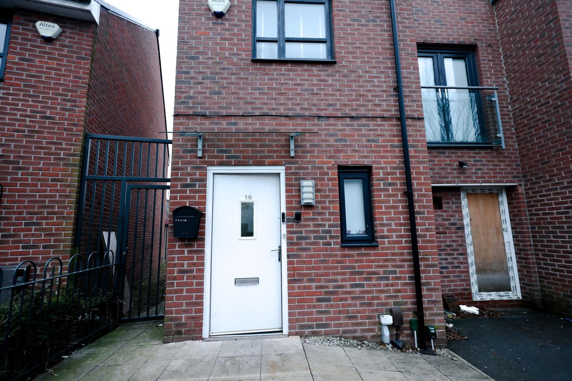 Cozy Place In Salford, Sleeps 8, 4 Bedroom, 5 Beds