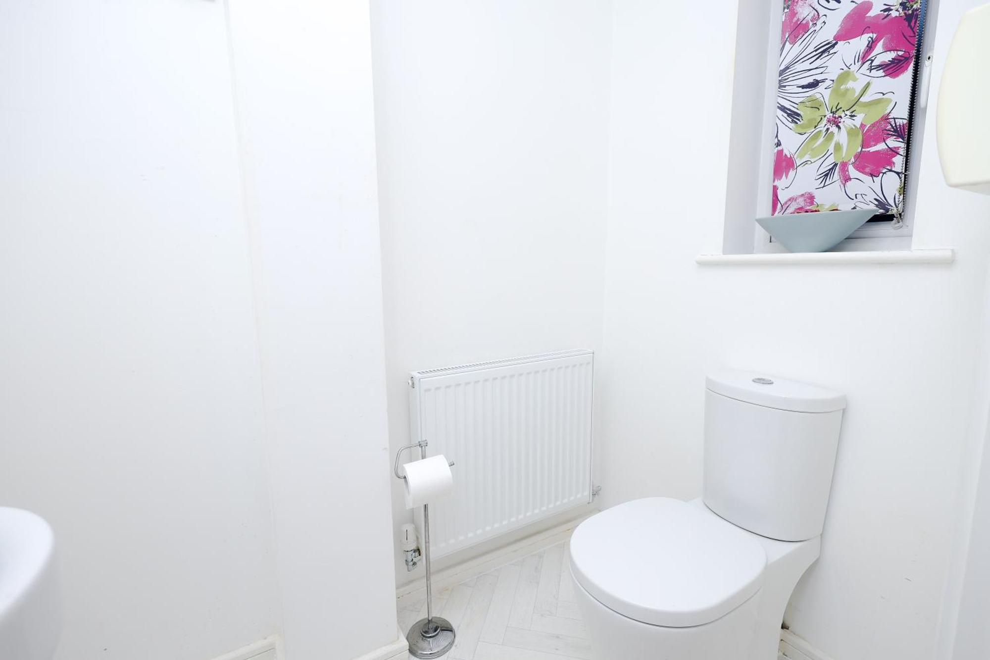 Cozy Place In Salford, Sleeps 8, 4 Bedroom, 5 Beds Manchester