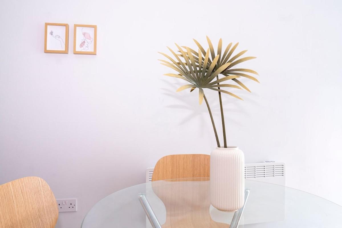 Modern Bright In Salford With Private Parking * Manchester