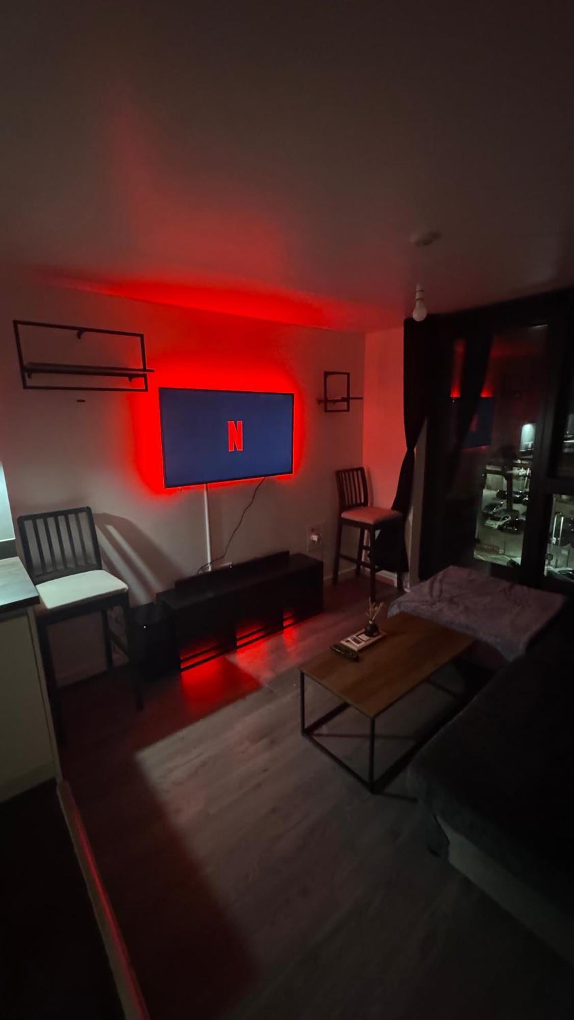 Luxury 1 Bedroom Apartment, Center With Balcony