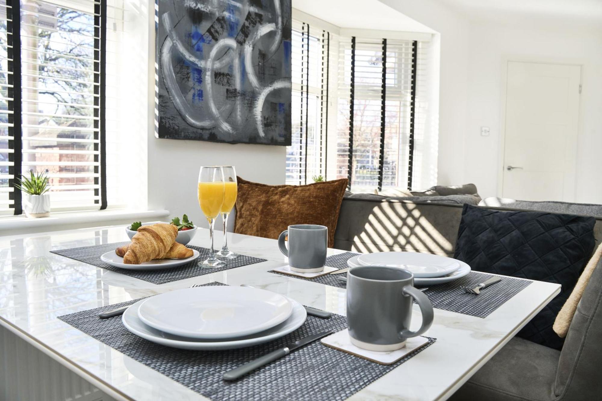 Holiday home Spacious 2-bed Near Centre, Fast Wifi Manchester