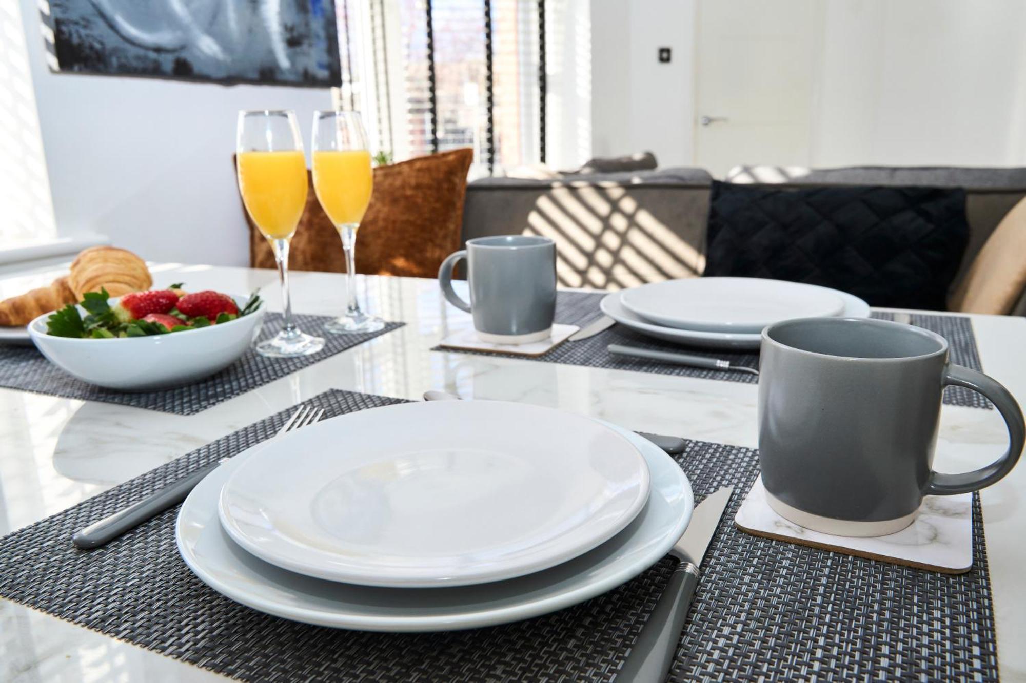Spacious 2-bed Near Centre, Fast Wifi *