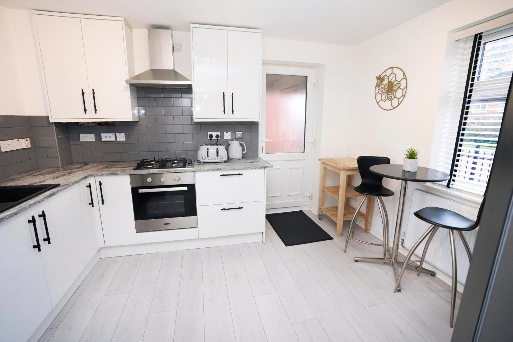 Spacious 2-bed Near Centre, Fast Wifi Holiday home Manchester