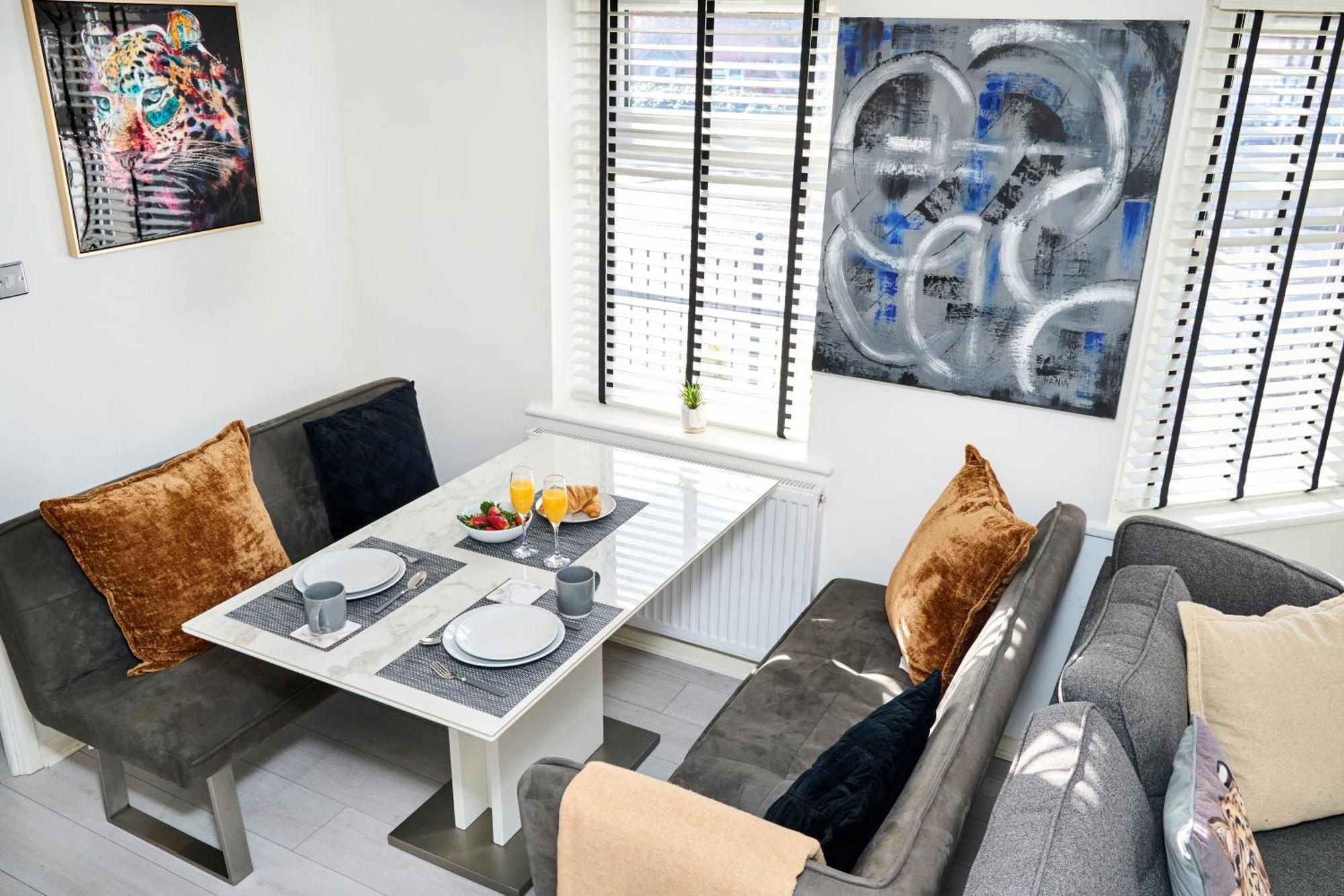 Spacious 2-bed Near Centre, Fast Wifi Manchester