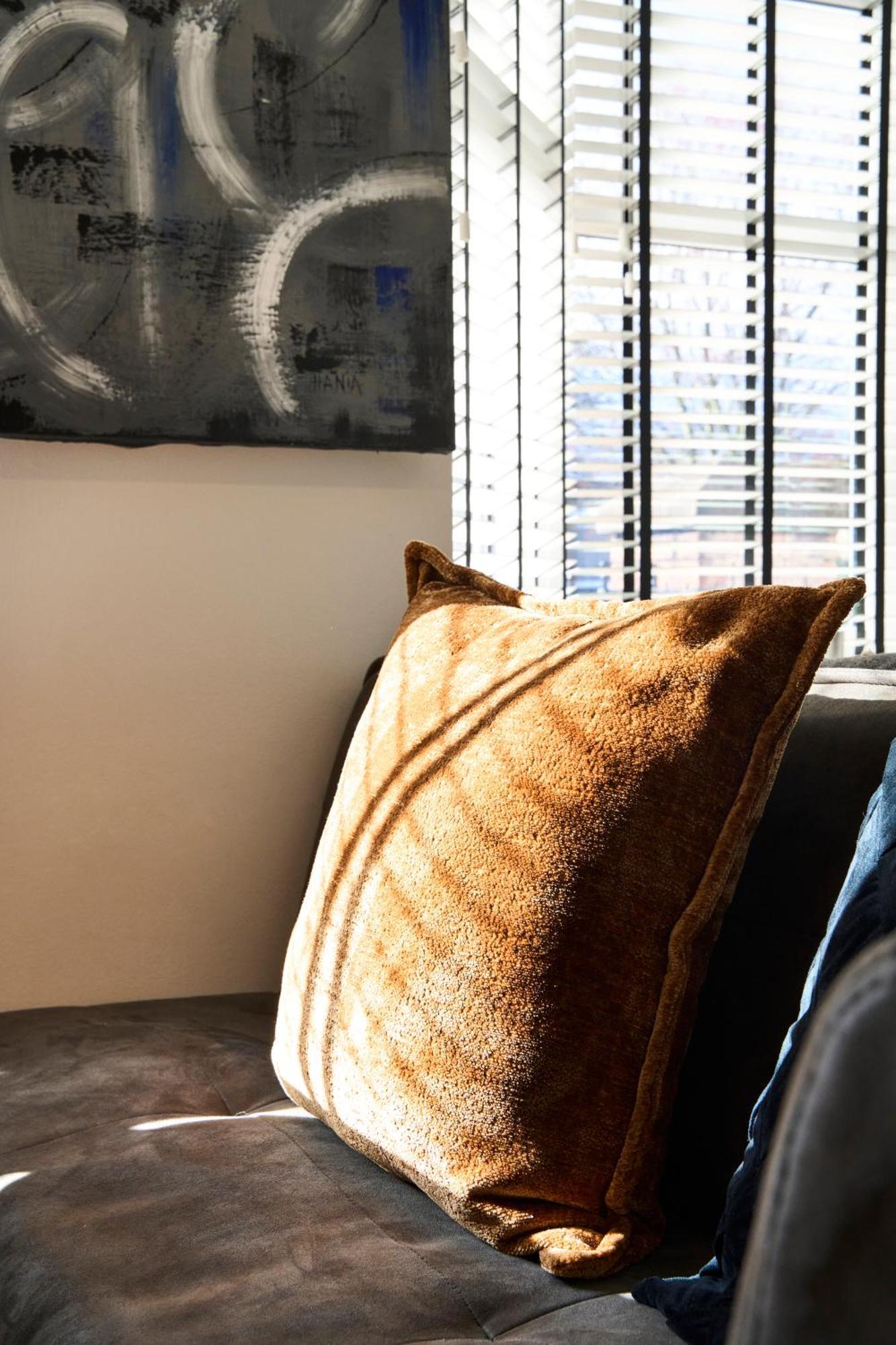 Spacious 2-bed Near Centre, Fast Wifi