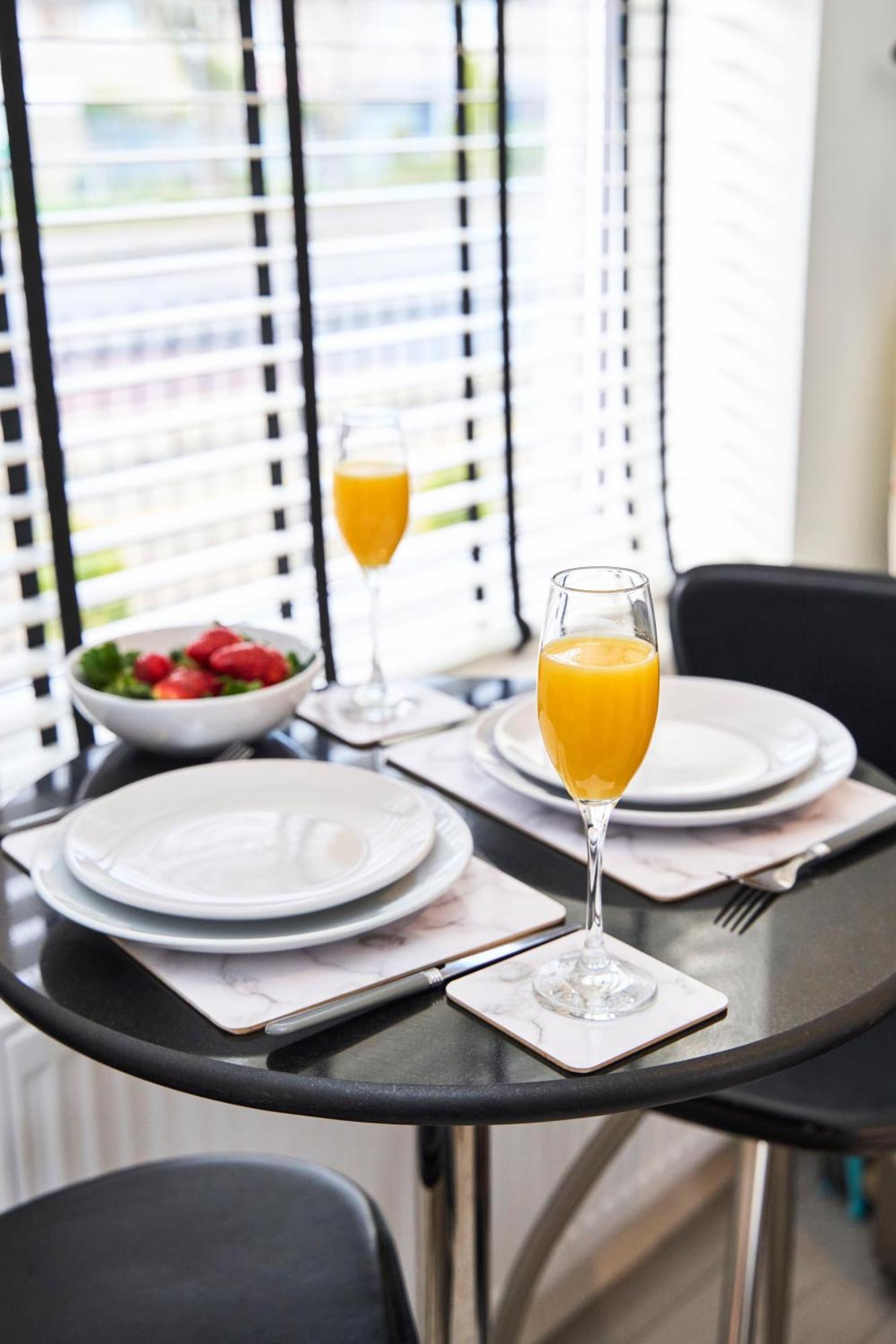 Spacious 2-bed Near Centre, Fast Wifi *