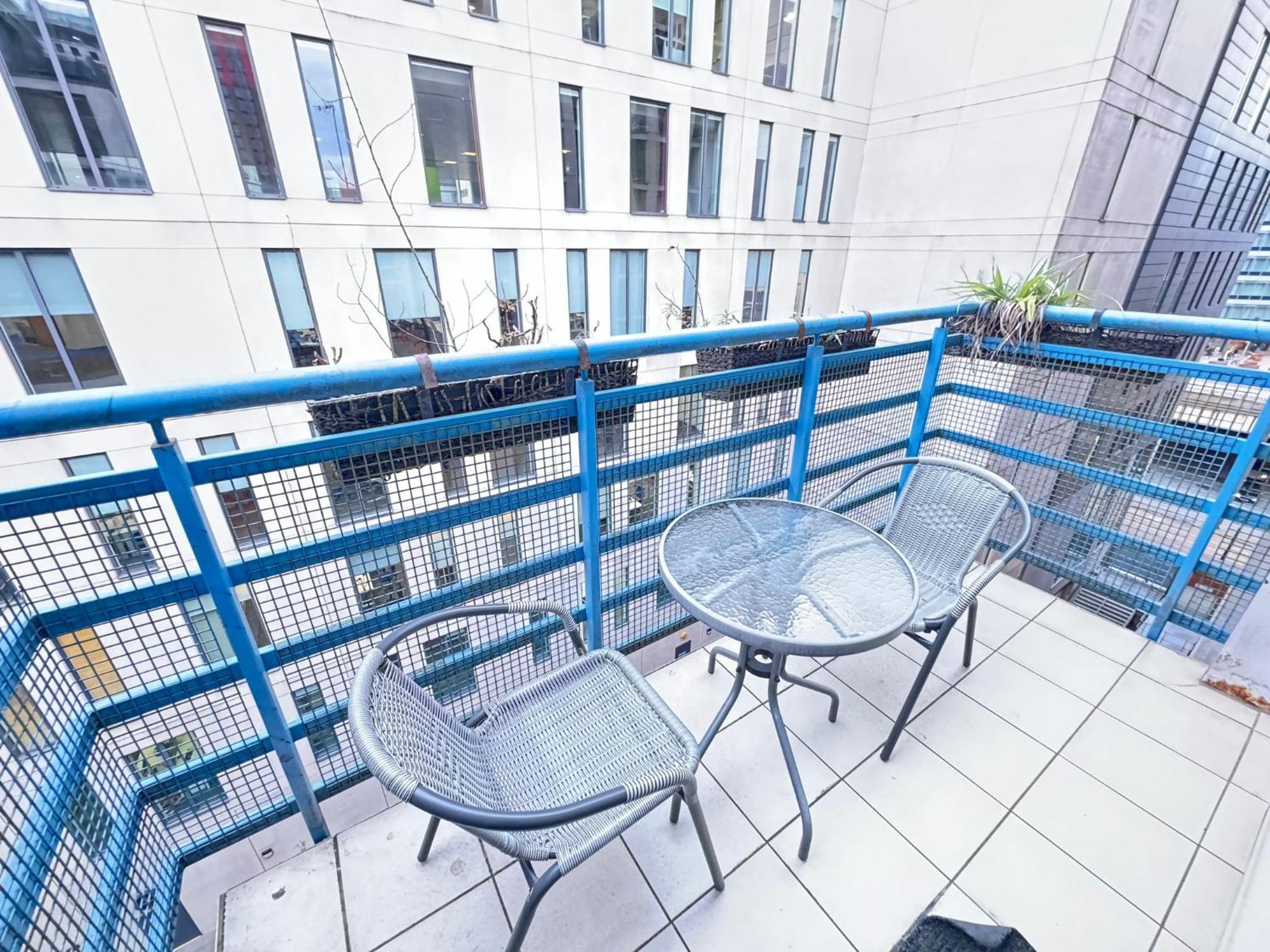 Spacious 2-bed Flat Next To Piccadilly Station, Mcr Apartment Manchester