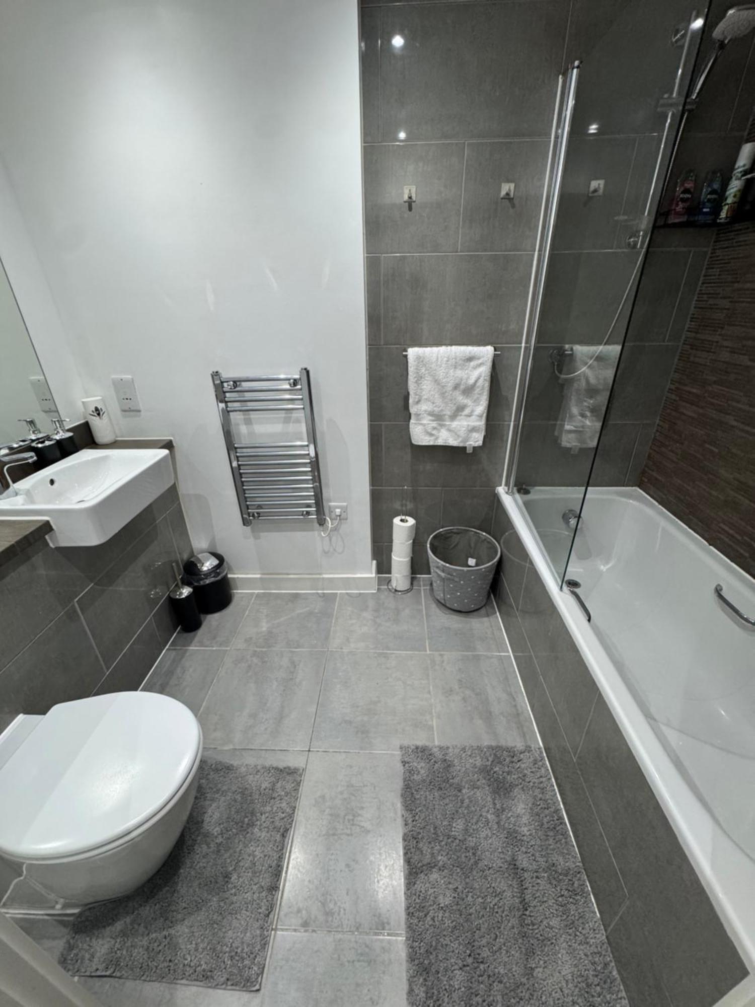Luxury 1 Bedroom Apartment, Center With Balcony Apartment Manchester