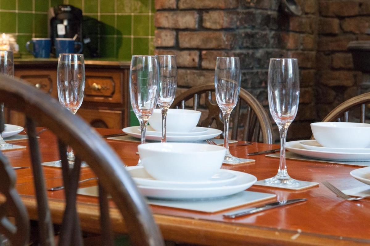 Apartment The Gold In A 6 Bedroom Victorian Shared House, Sleeps 4, Super King Bed, Double Bed