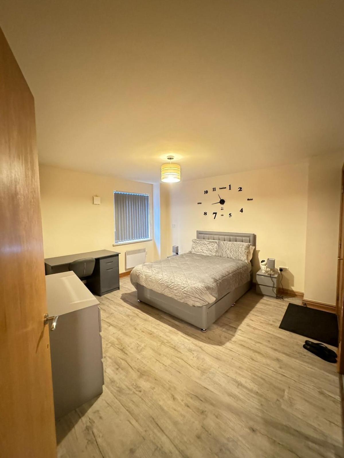 Apartment Spacious 2-bed Flat Next To Piccadilly Station, Mcr Manchester